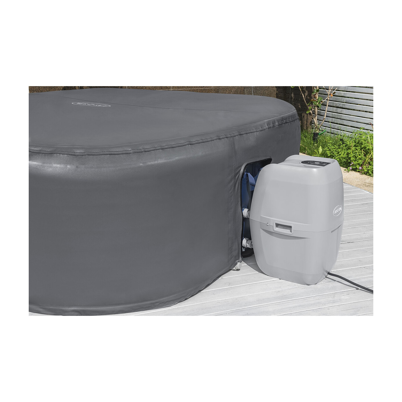 Widok podłączonej pompy do jacuzzi z pokrywą termiczną Lay-Z-Spa ENERGYSENCE