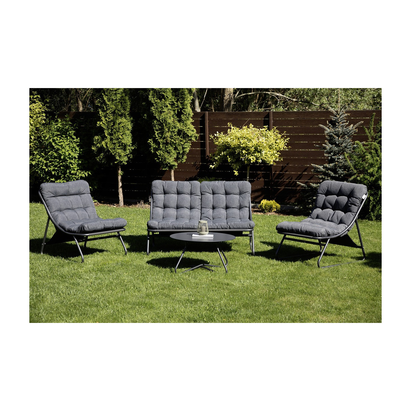 Aranżacja na ogrodzie antracytowych mebli vista caffe