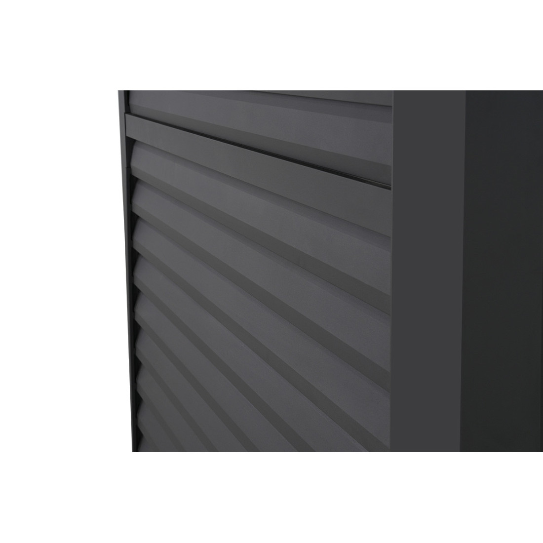 zbliżenie z boku na pojedyncze szczeble otwartego panelu żaluzjowego