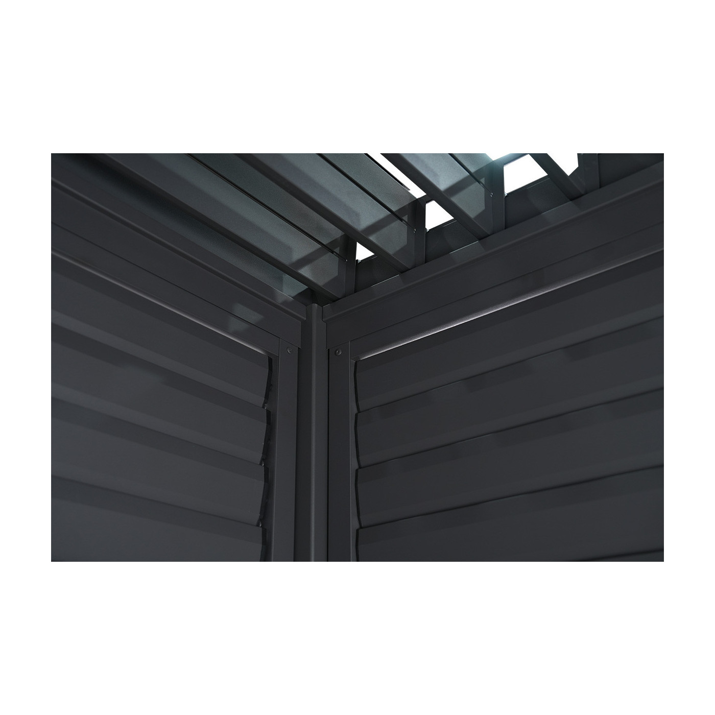 zbliżenie na zamknięty panel żaluzjowy