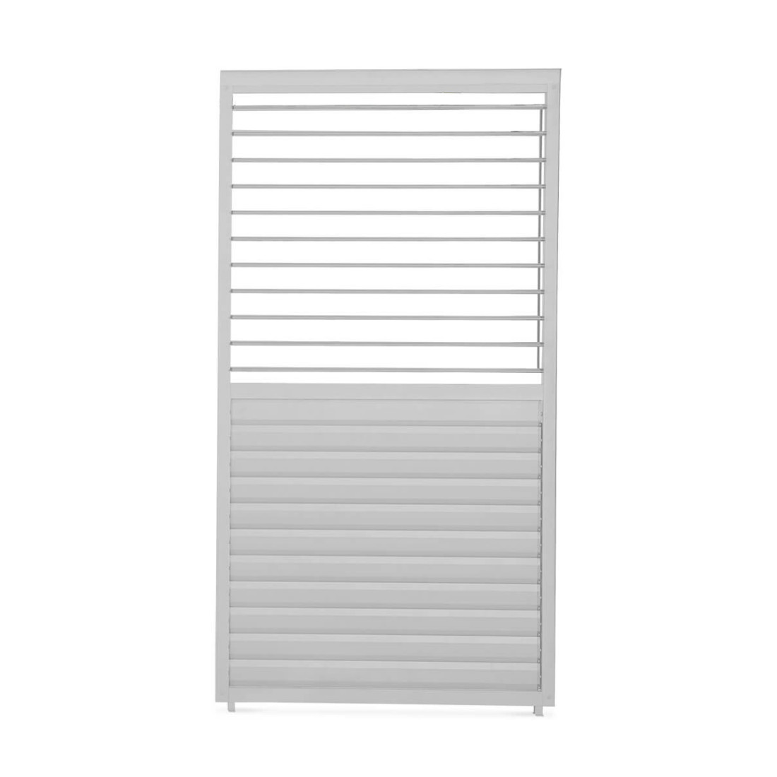 Widok na złożone w połowie panele w pergoli