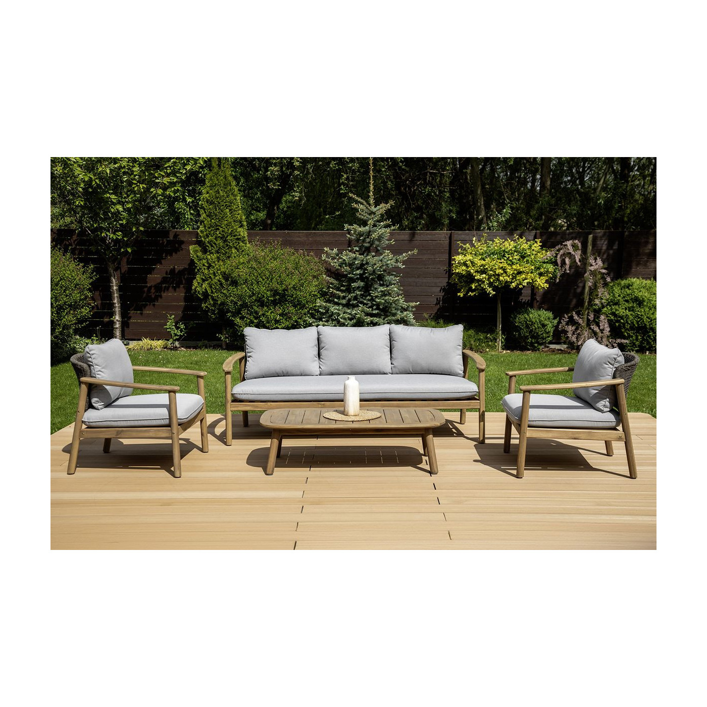 Zbliżenie na drewniany blat stołu dover