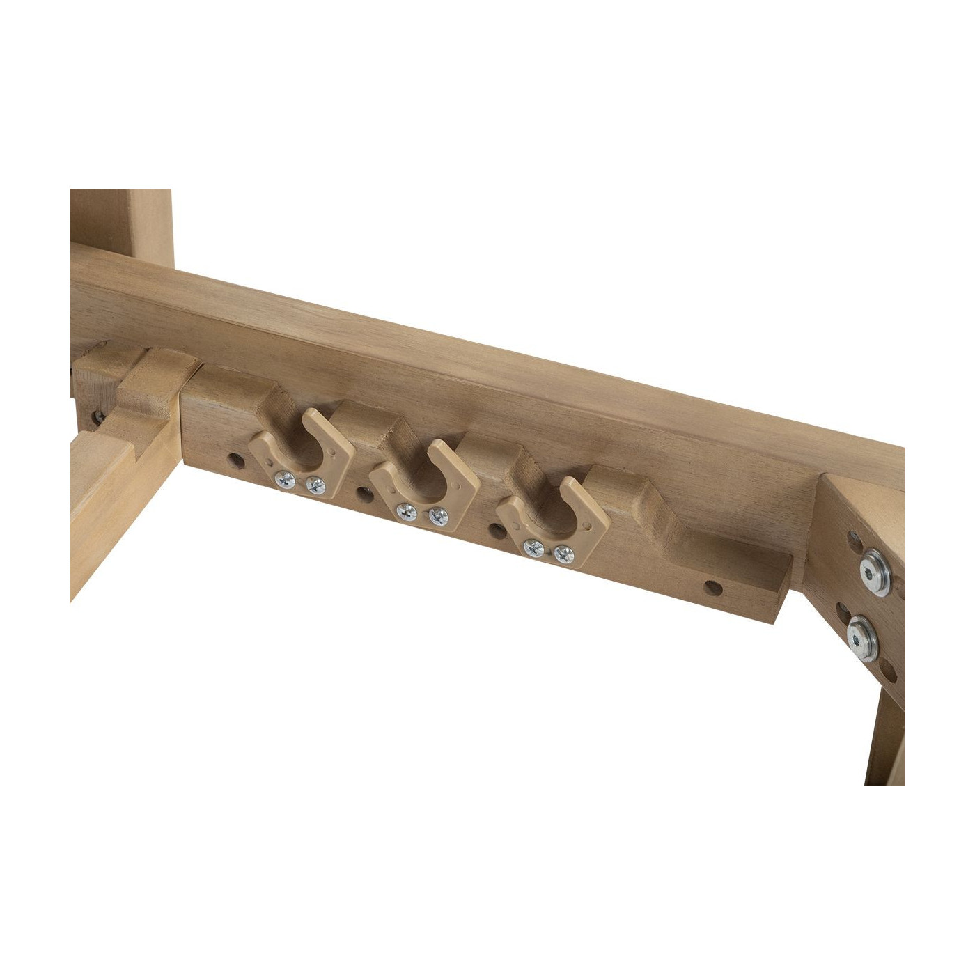 Zbliżenie na jedno z kół leżaka umożlwiające jego przemieszczenie