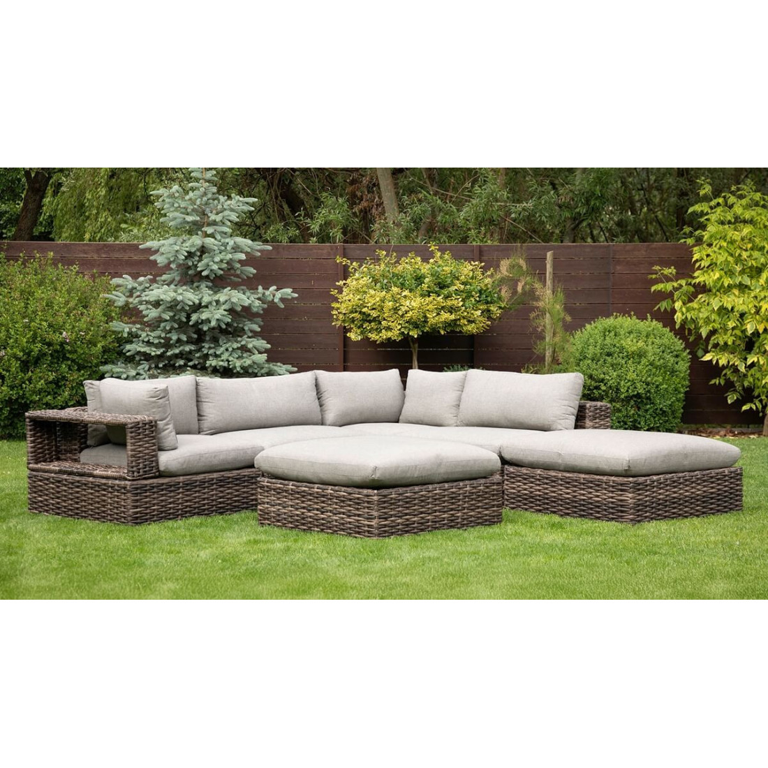 zestaw narożny russel skonfigurowany jako jedna duża sofa i dwie otomany