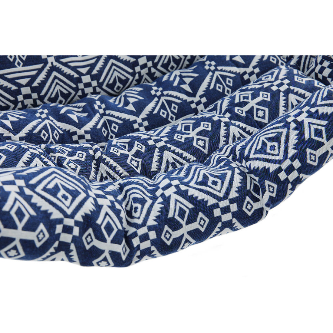 Zbliżenie na drewniany podłokietnik, który dodaje elegancji i wyrafinowanego stylu całej konstrukcji