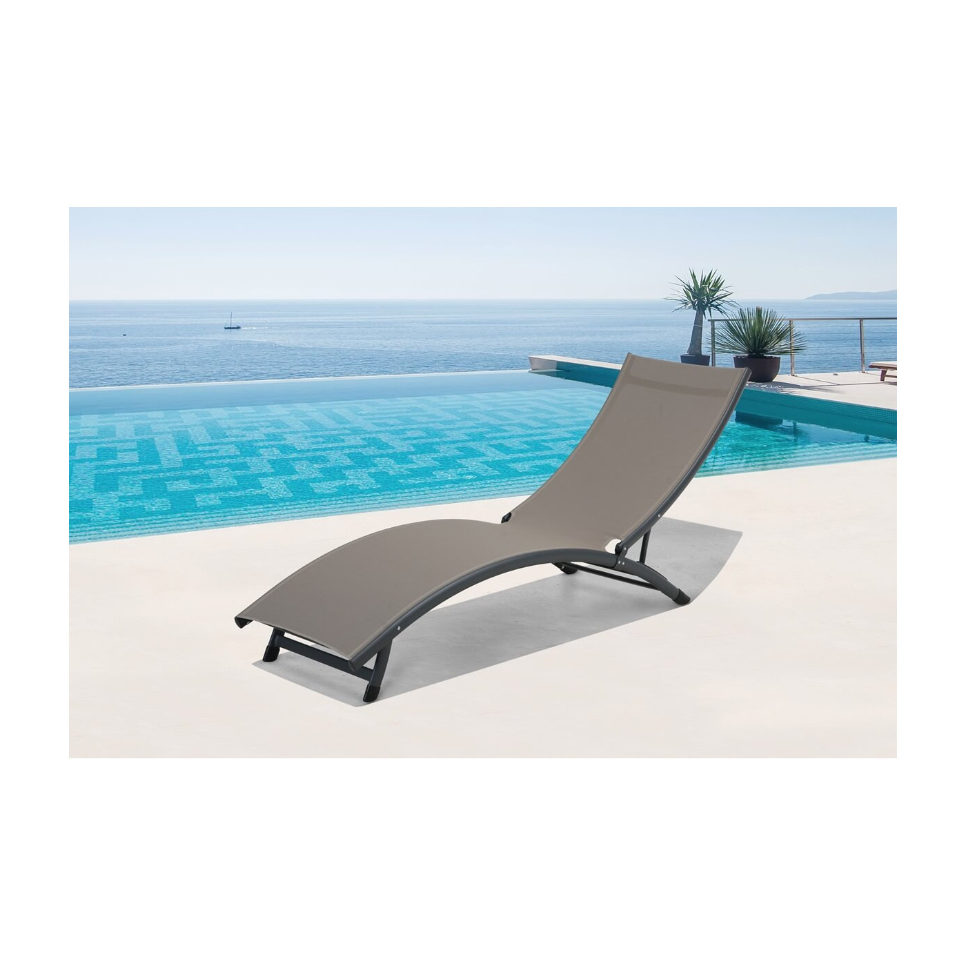 Aranżacja przy basenie z leżakiem Star Taupe