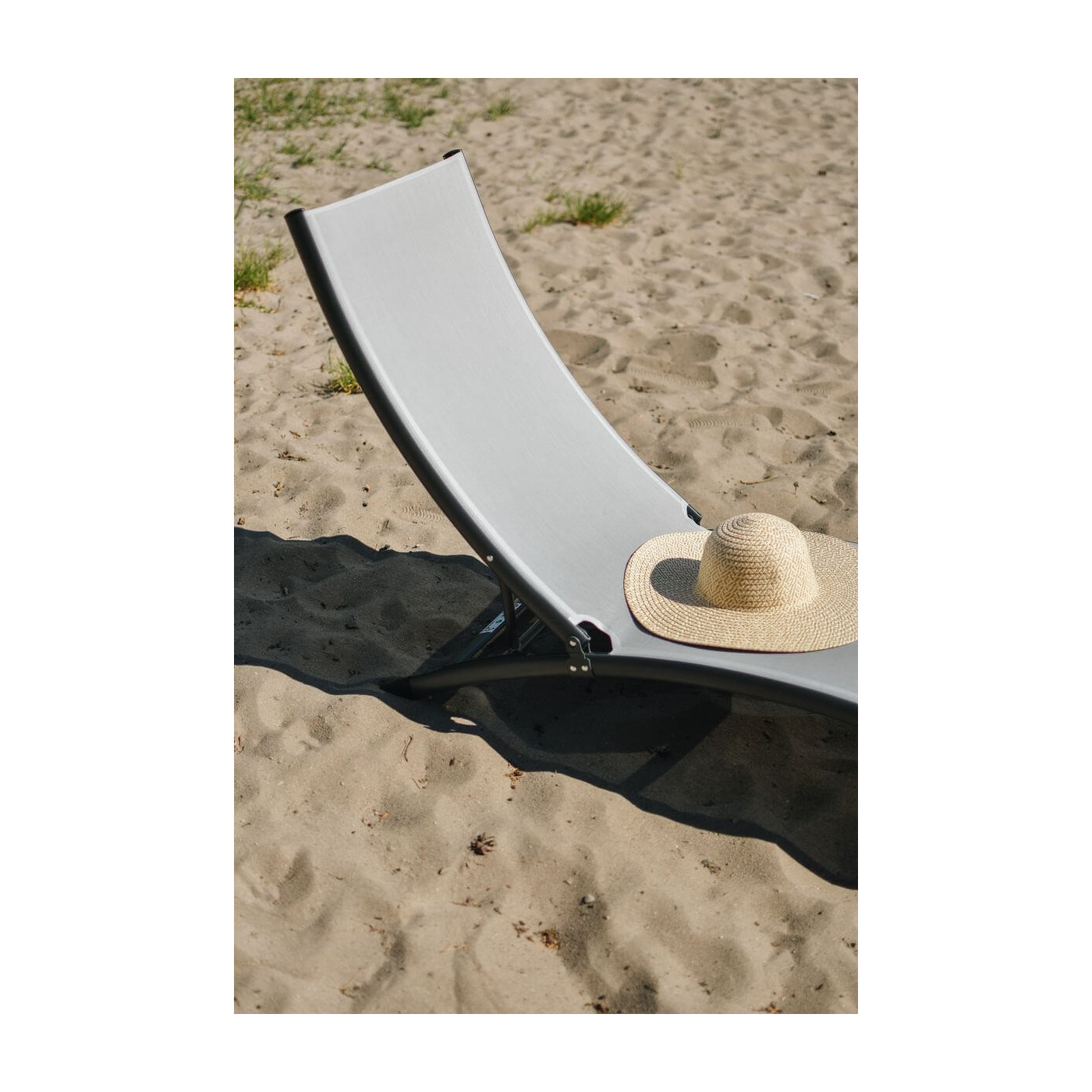 Zbliżenie na leżak star light grey