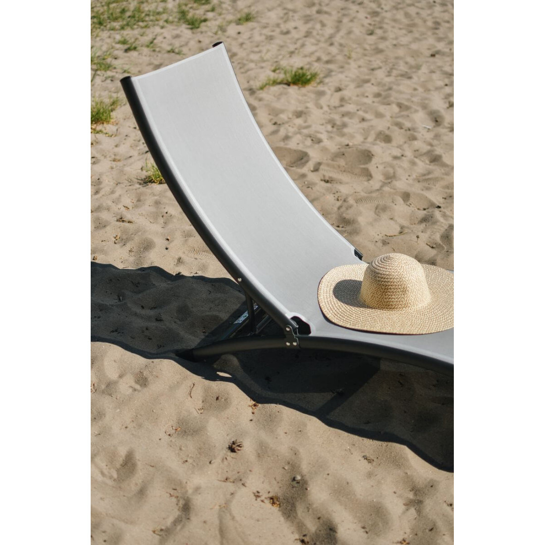 Zbliżenie na leżak star light grey