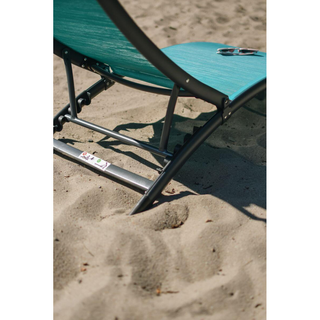 Cztery leżaki STAR w aranżacji na piasku