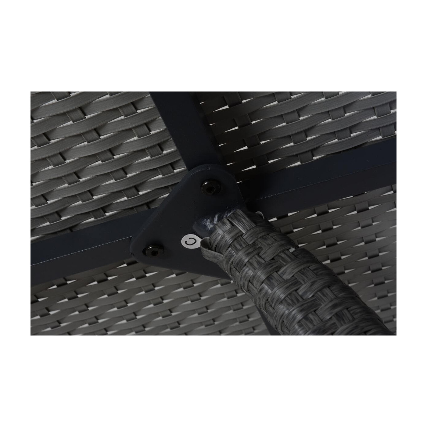 Spód stolika Premio z widokiem na stelaż