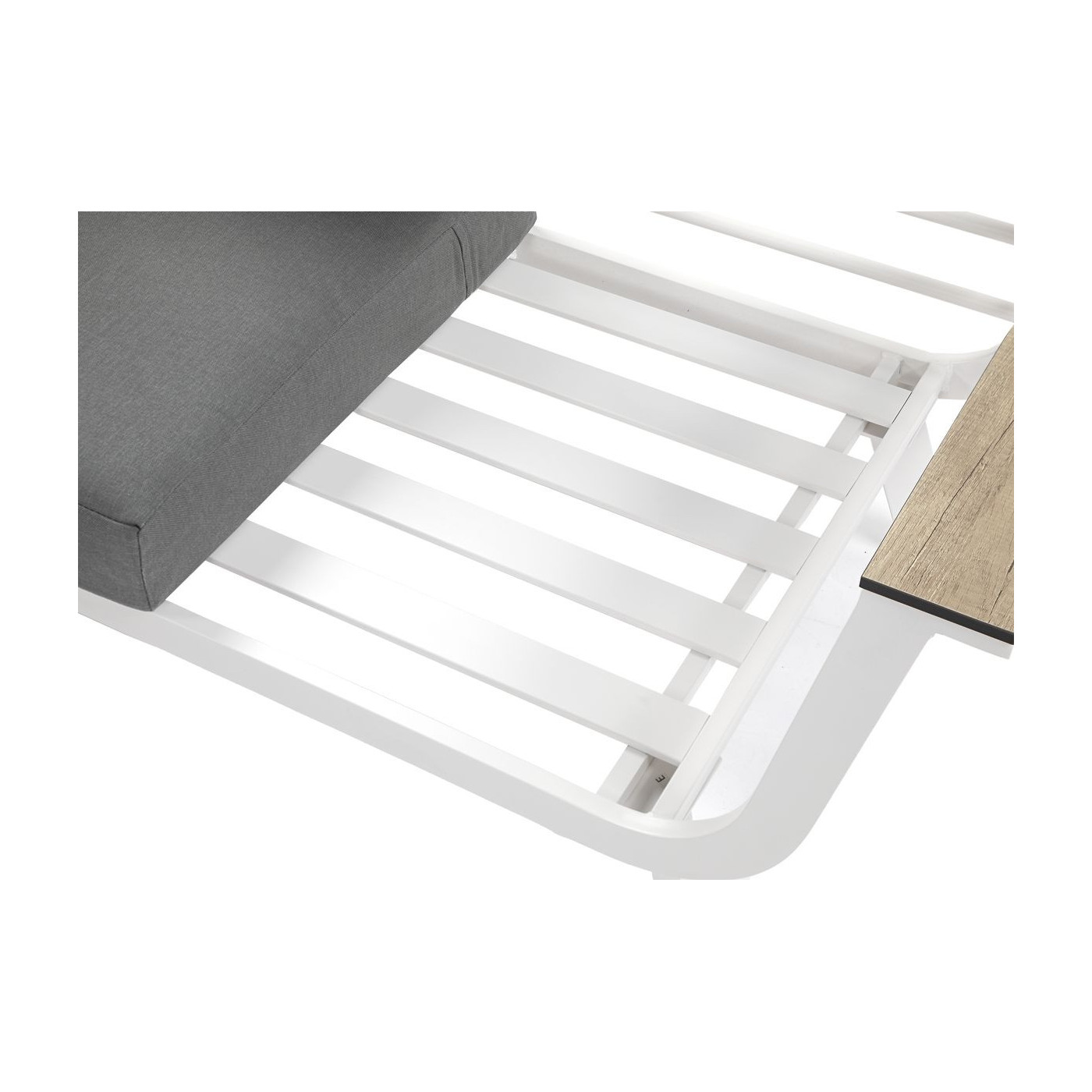 zbliżenie na białą ramę sofy aspen caffe