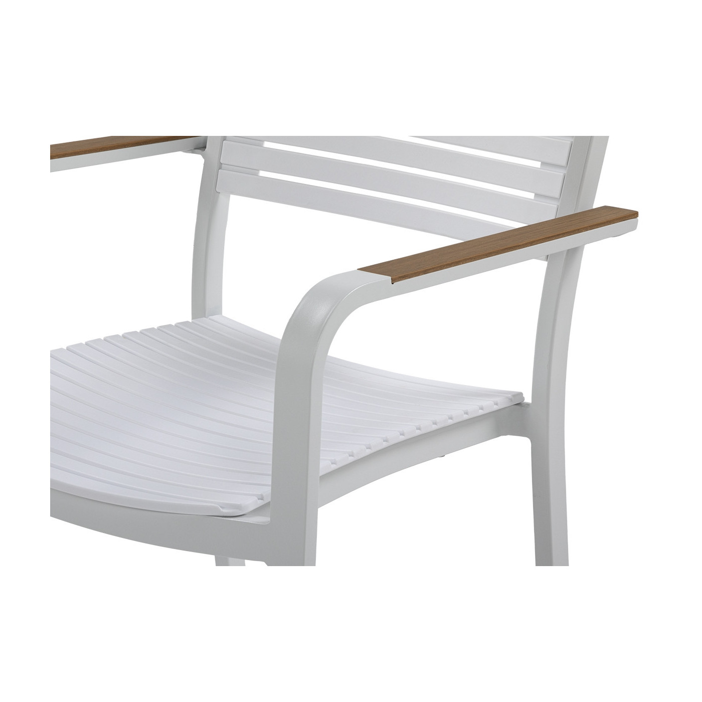 zbliżenie na zdobione drewnem podłokietniki w krześle tacoma