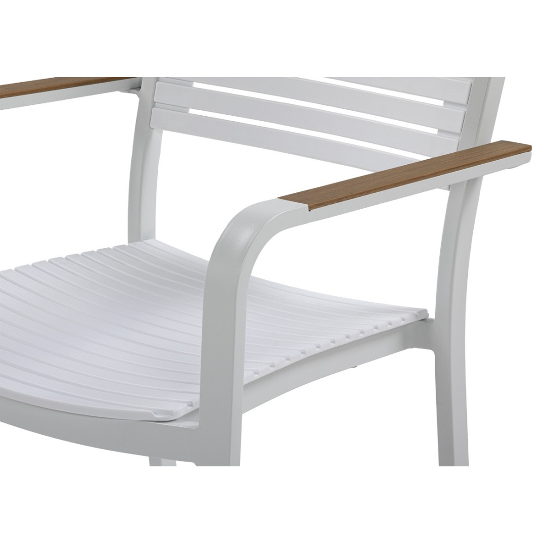 zbliżenie na zdobione drewnem podłokietniki w krześle tacoma