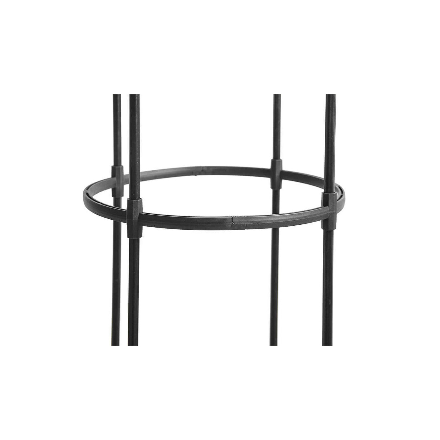 Widok na wyprofilowane krawędzie i gładką powierzchnię pergoli