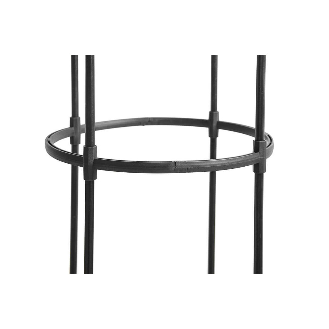 Widok na wyprofilowane krawędzie i gładką powierzchnię pergoli