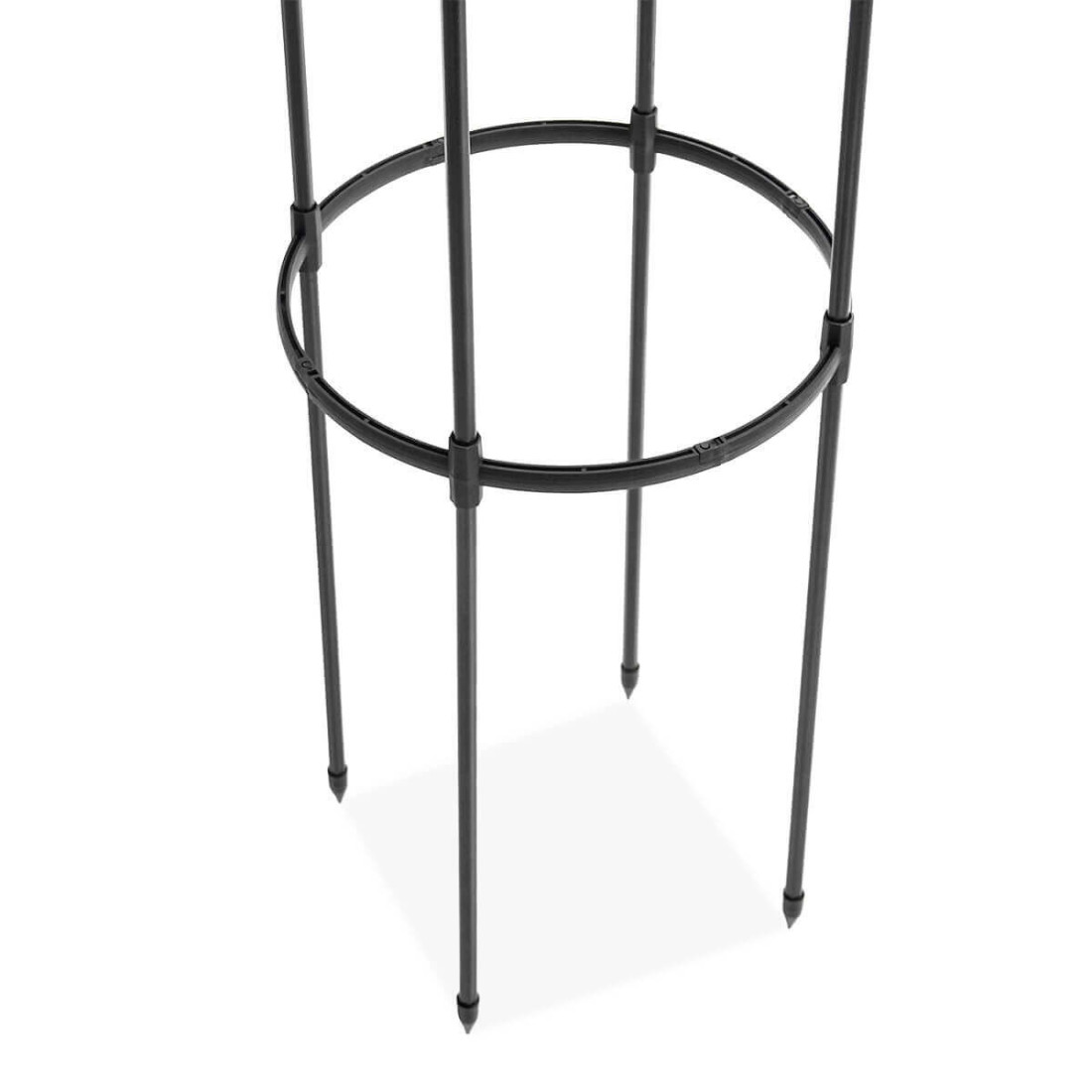 Zbliżenie na solidną stalową konstrukcję pergoli