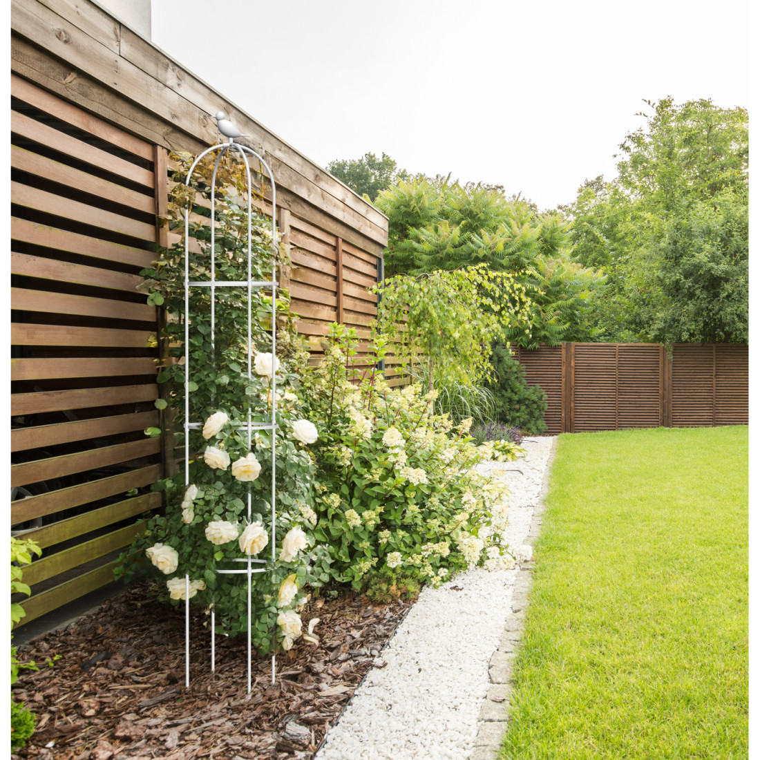 Aranżacja Biała pergola na róże, wys. 180cm, metalowa - Cultivo kolor biały 