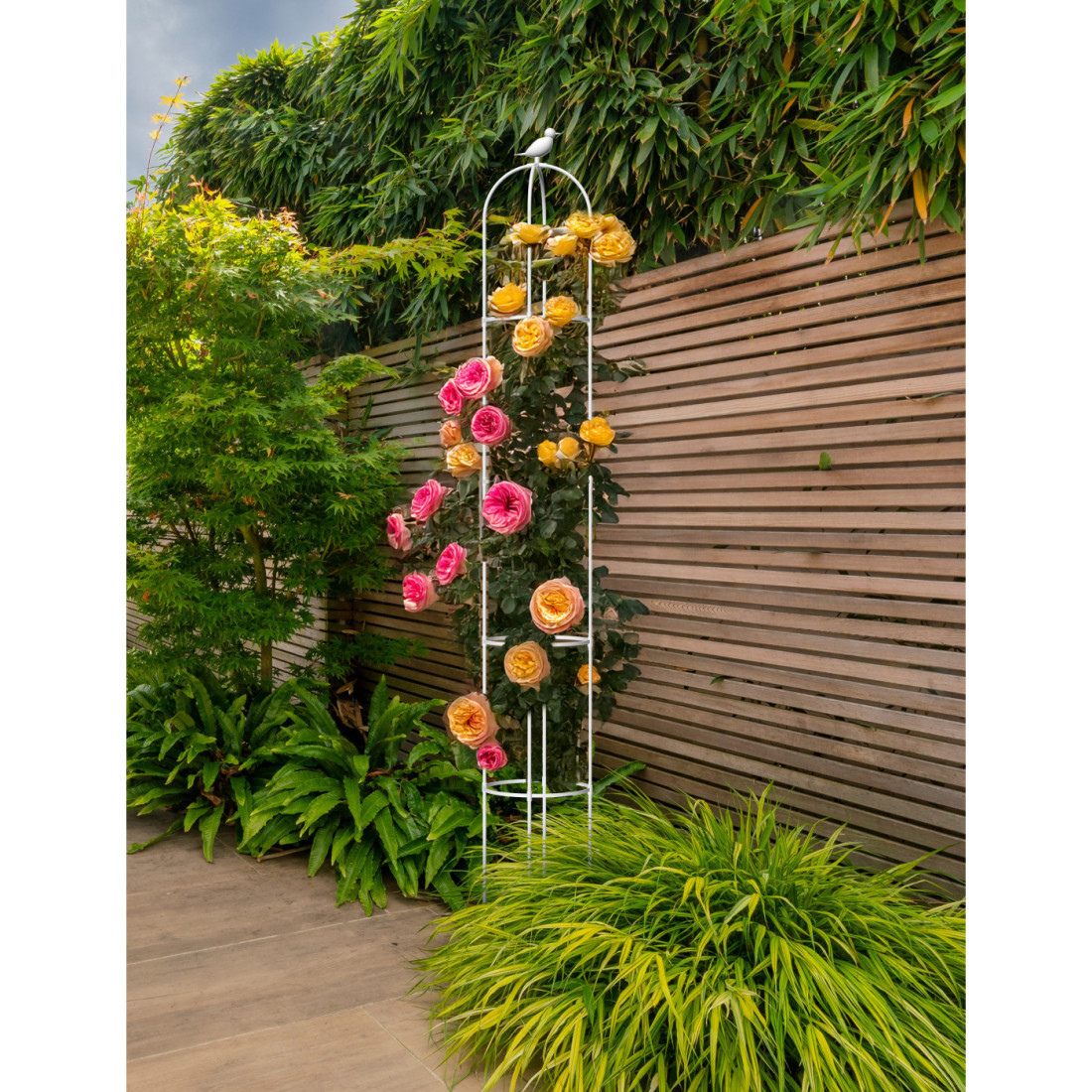 Aranżacja Biała pergola na róże, wys. 210cm, metalowa - Cultivo