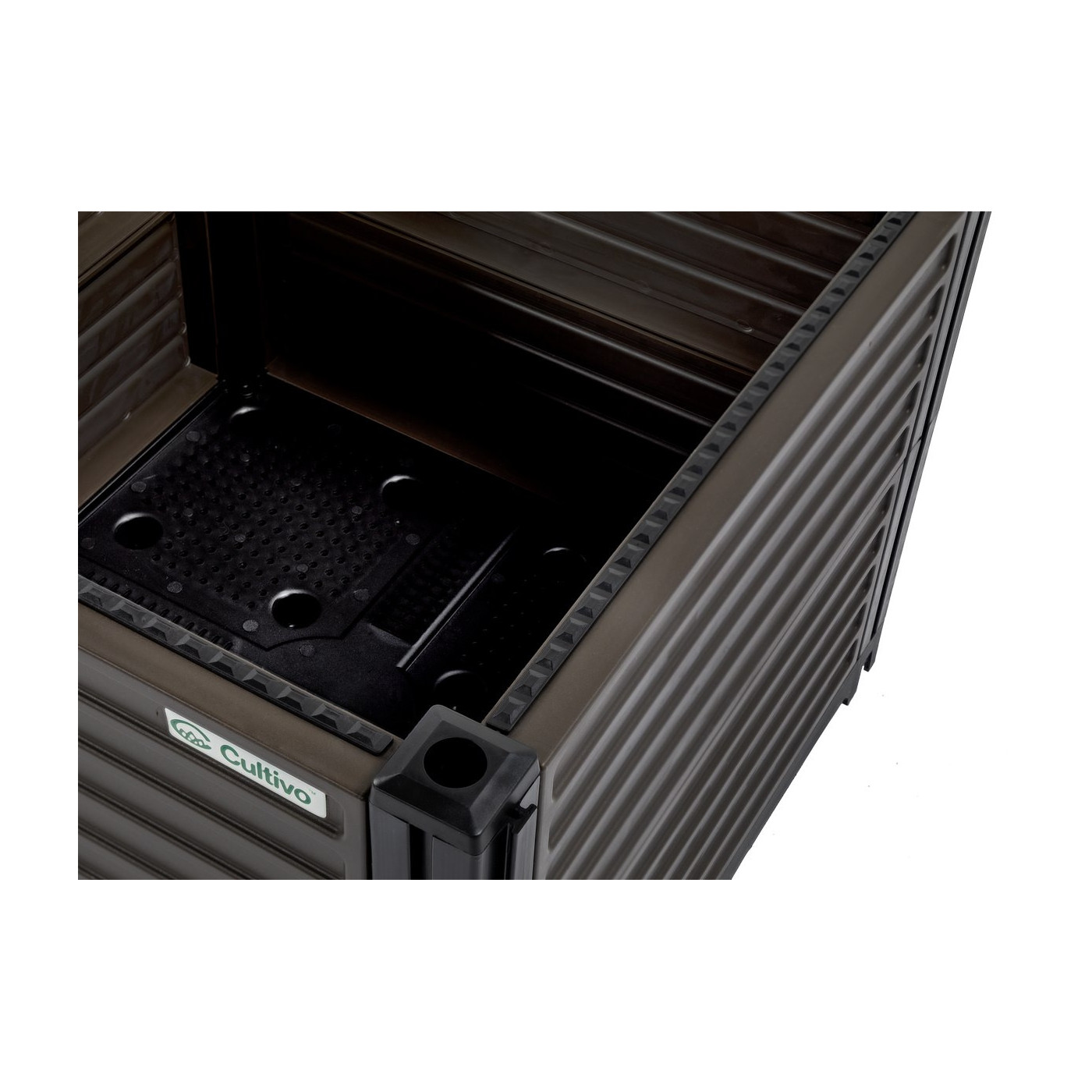 zbliżenie na wnętrze skrzyni uprawowej na kwiaty