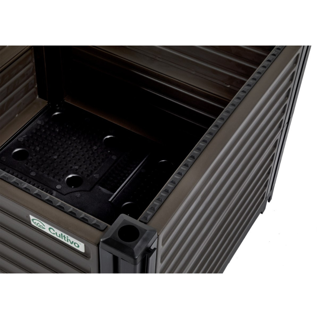 zbliżenie na wnętrze skrzyni uprawowej na kwiaty