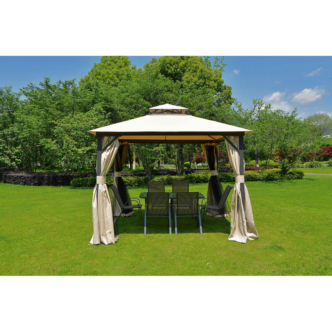 Doskonałe zadaszenie, beżowy namiot dla kompletu mebli wypoczynkowych w ogrodzie