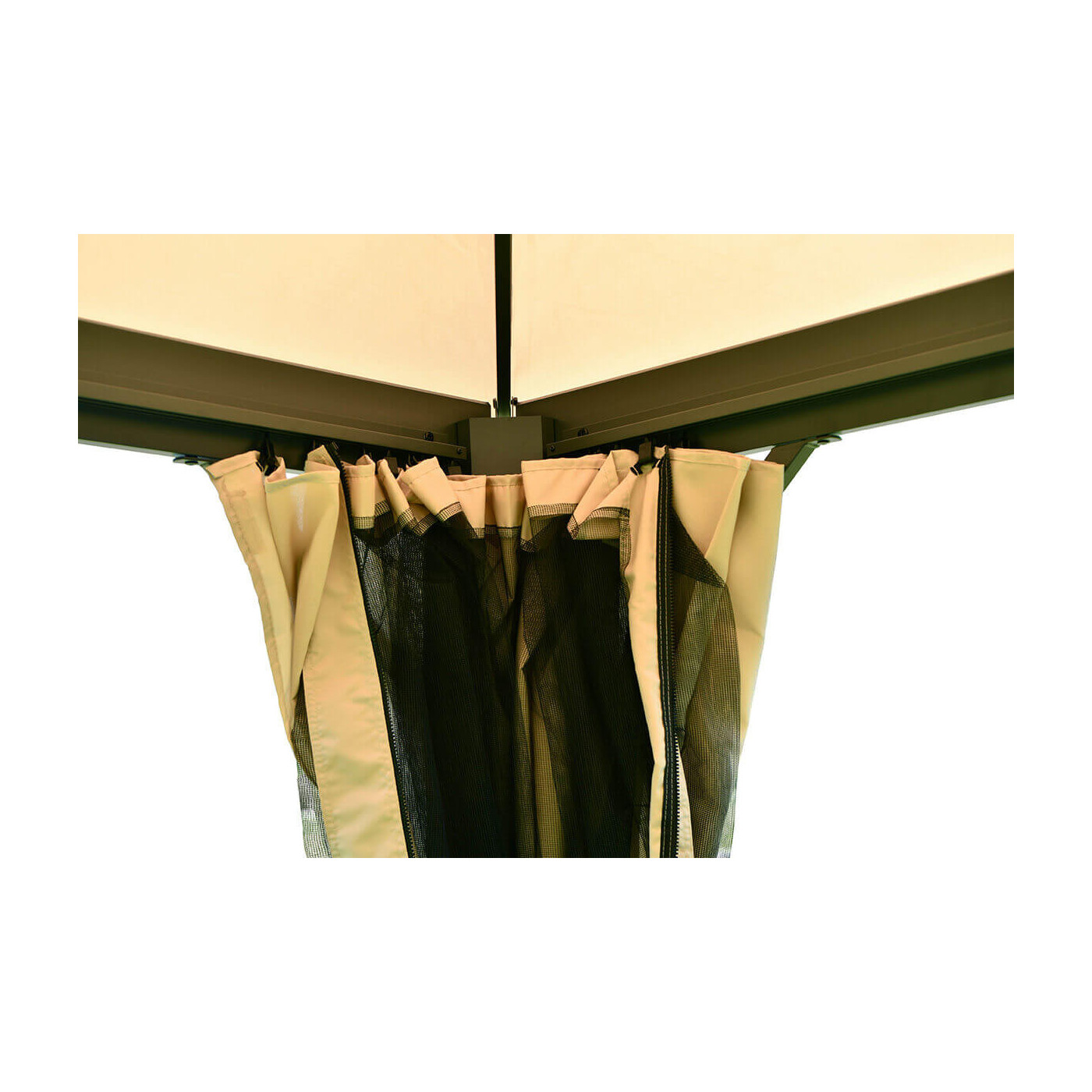 Zbliżenie na moskitierę namiotu ogrodowego