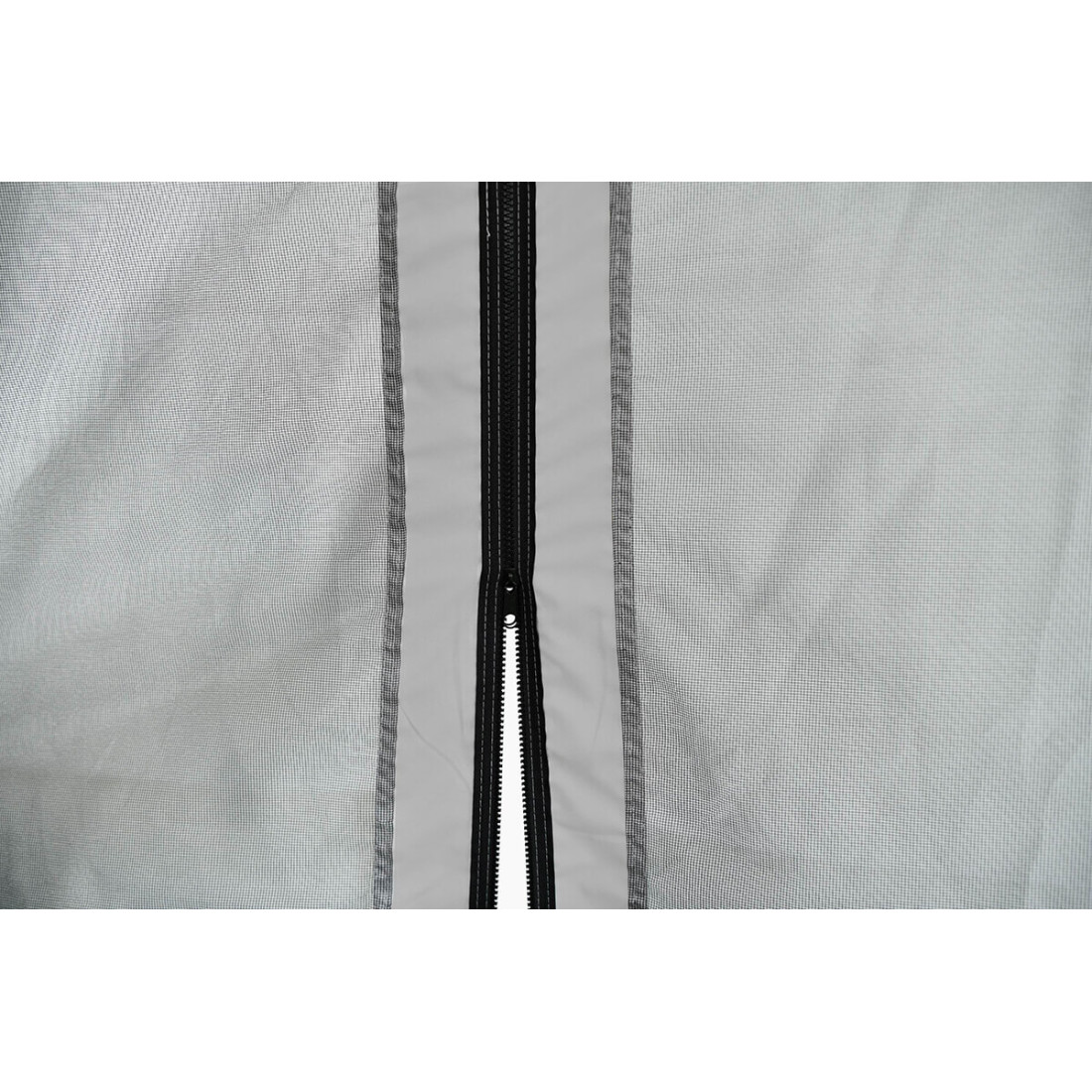 Widok na zapinanie moskitiery