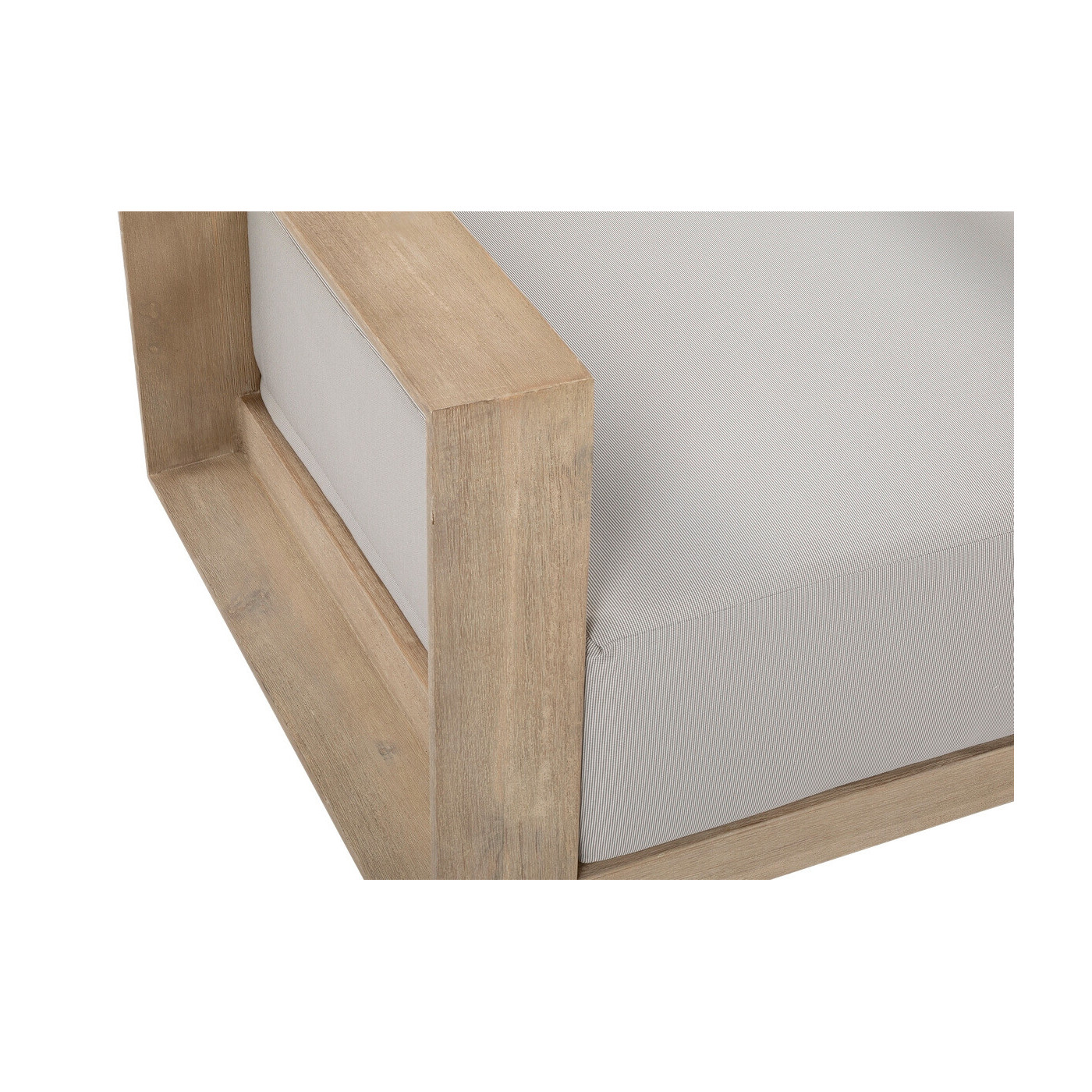 zbliżenie na drewniany podłokietnik w fotelu z zestawu royal caffe