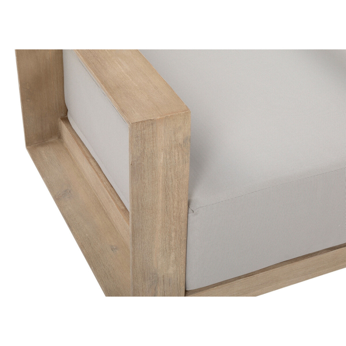 zbliżenie na drewniany podłokietnik w fotelu z zestawu royal caffe