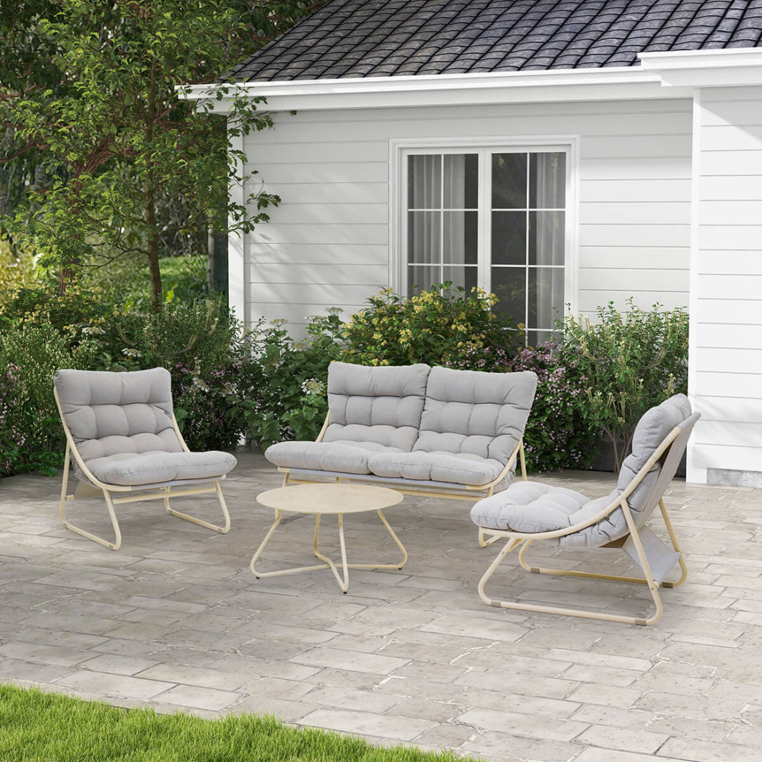 Wiosenna wizualizacja mebli przed domem