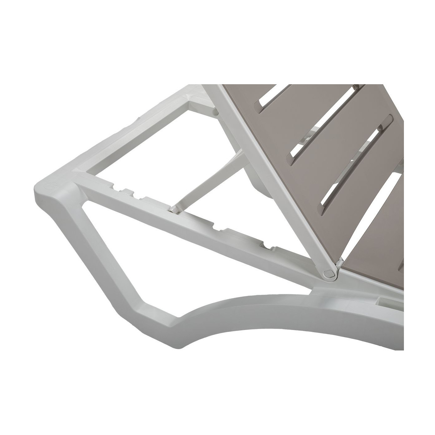 widok z boku na mechanizm regulacji oparcia w leżaku lombok