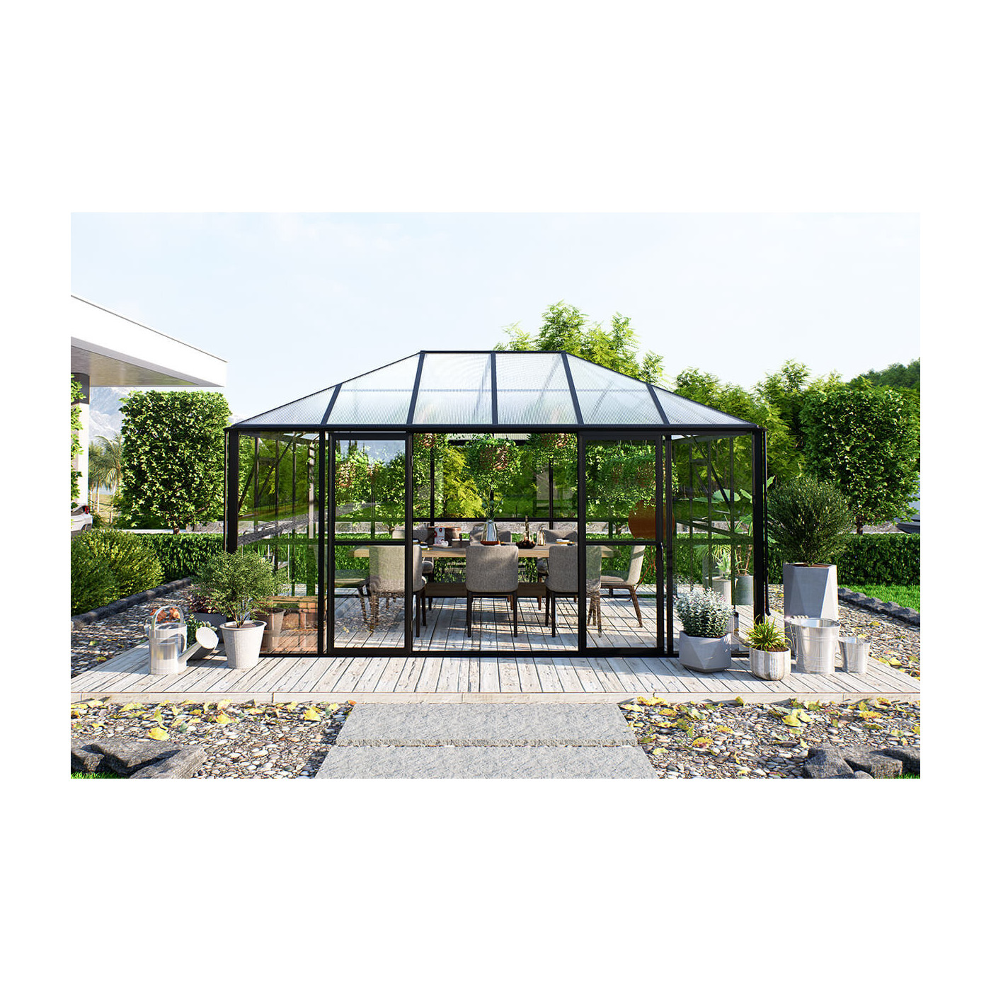 Ogród zimowy BROADWAY Black 436x295cm PC+ Glass - Gutroof - stojący na wprost w ogrodzie w pełnym słońcu, wśród zieleni 