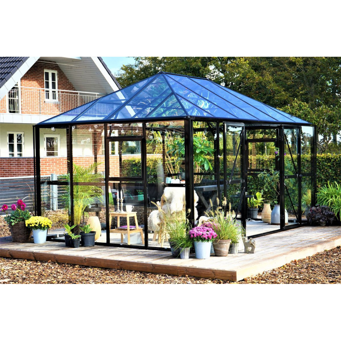 Oranżeria zimowa BROADWAY Black 436x295cm Solid PC+ Glass - Gutroof, czarna konstrukcja, oranżeria na ogrodzie