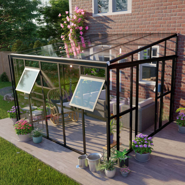 Oranżeria SOHO Black 364x290cm Solid PC + Glass - Gutroof, ogród zimowy przy domu, aranżacja wśród roślin i kwiatów