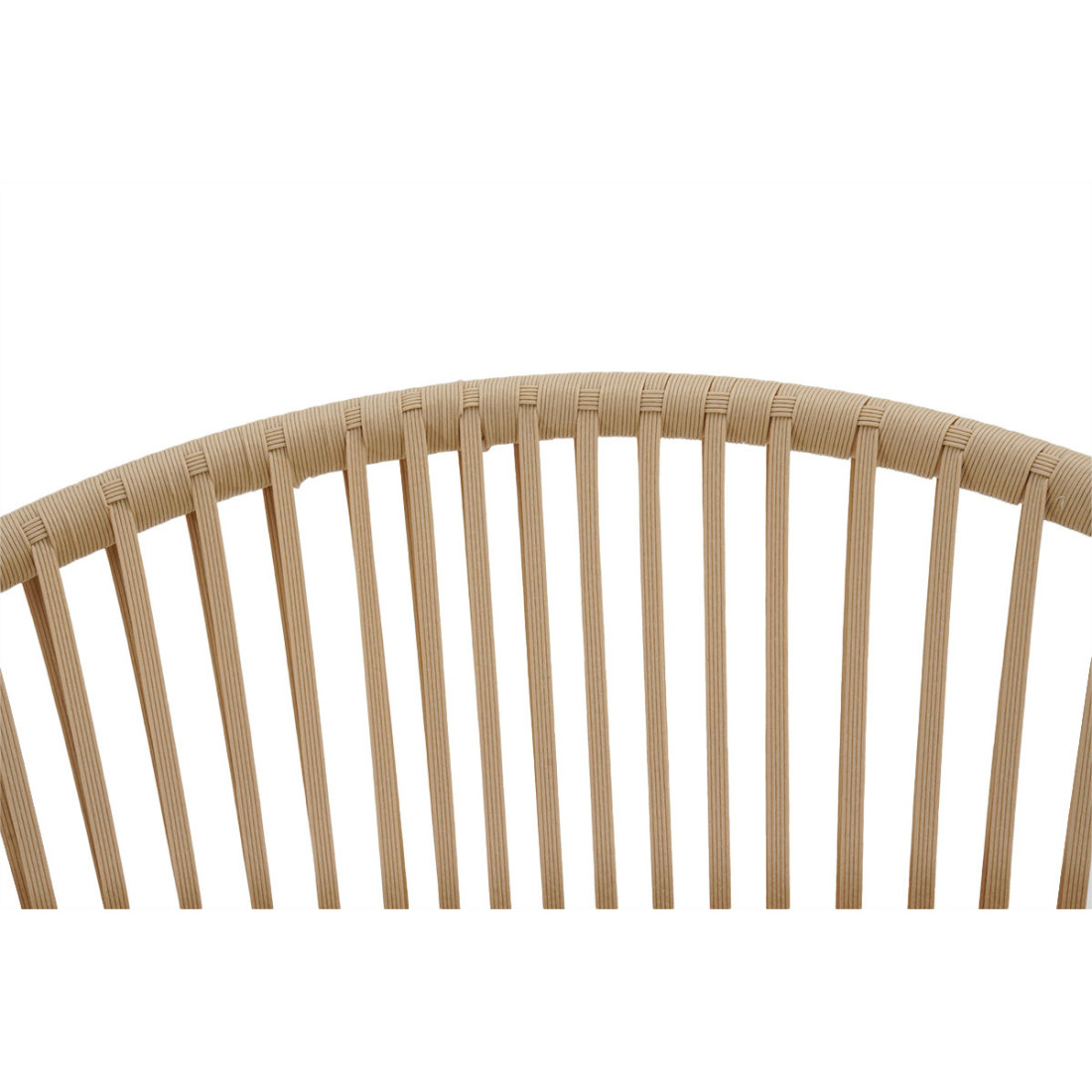 zbliżenie na plecionkę technorattanową w fotelu galla