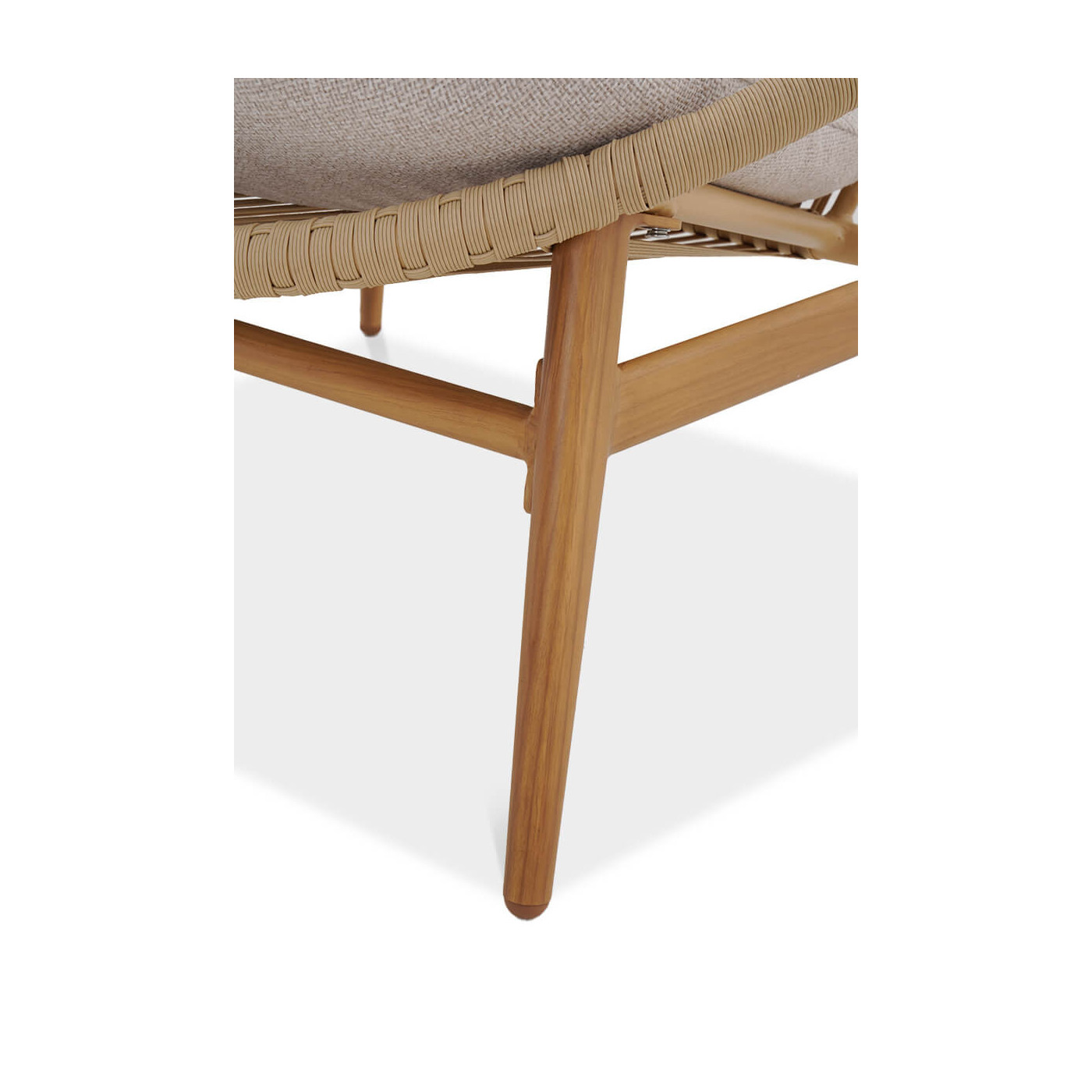 zbliżenie na poduszki w fotelu galla