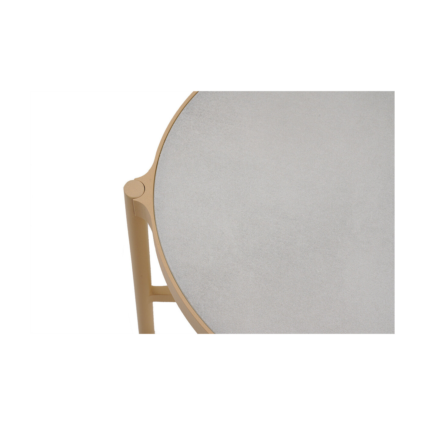 okrągły stolik kawowy wykonany z aluminium