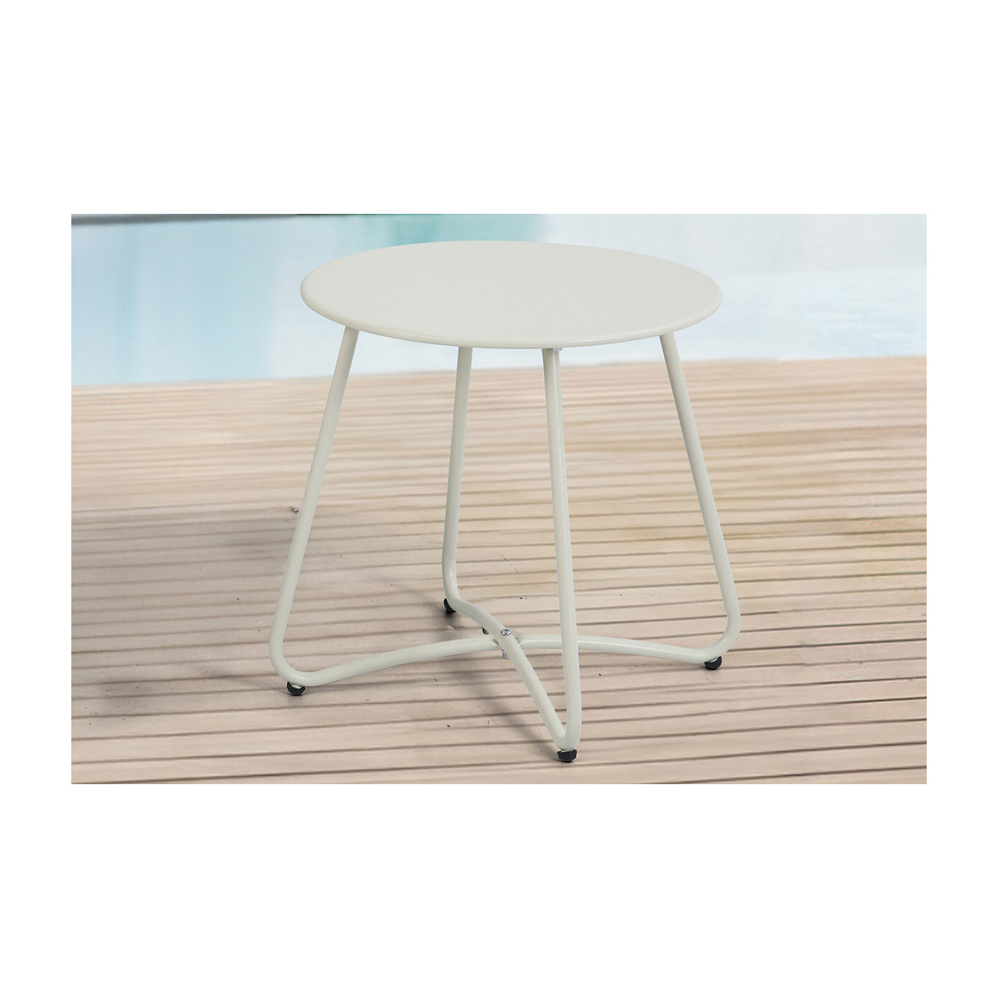 Beżowy stolik ART od Focus Garden w aranżacji na tle jasnych desek 