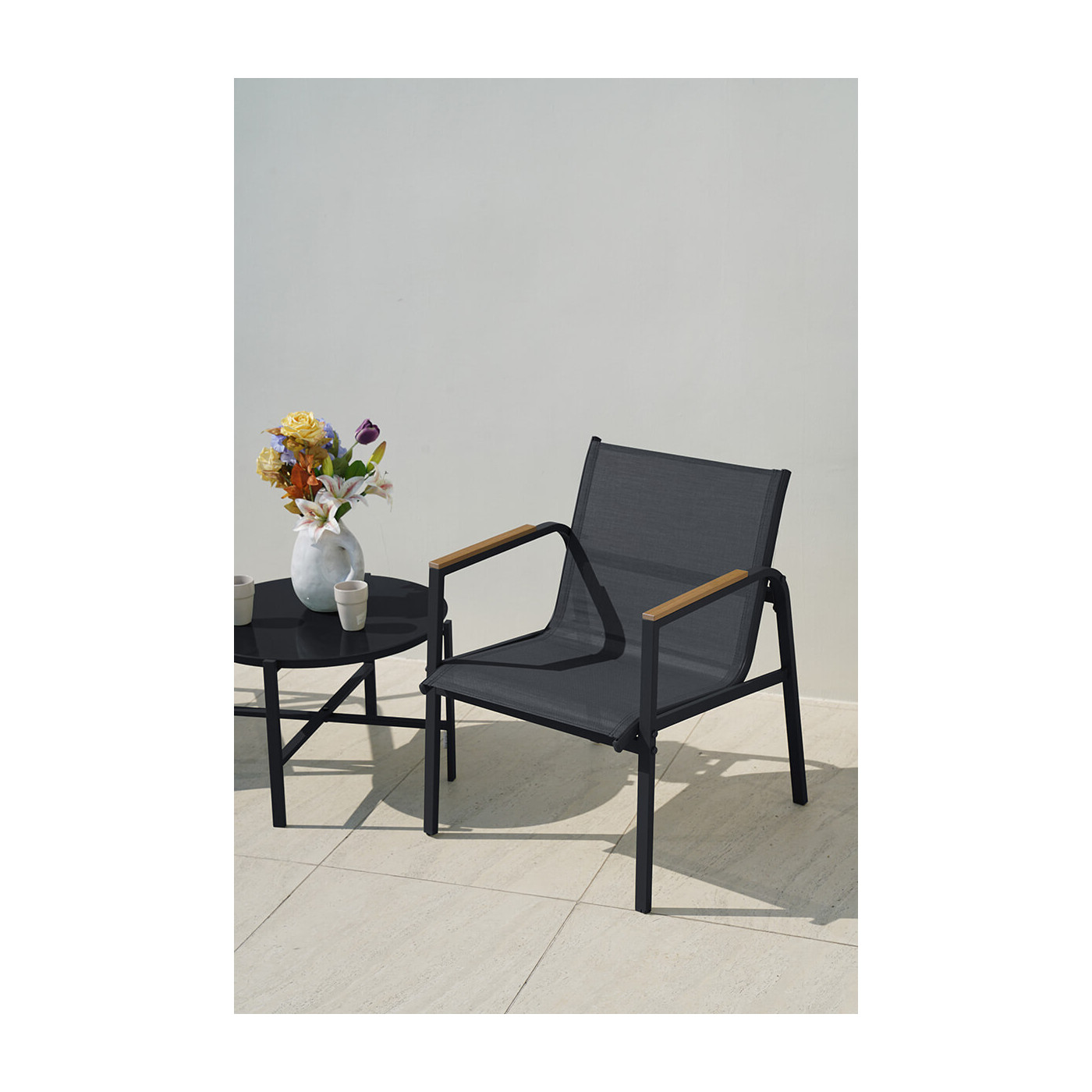 aranżacja czarnego krzesła z zestawu mango