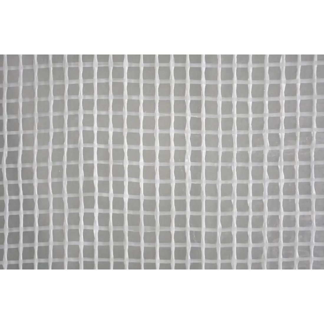 Widok na białą siatkę PP wtopioną w strukturę folii