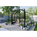 Aranżacja czarnej szklarni z poliwęglanu premium solid pc 347x278cm w aranżacji na tarasie wśród zieleni