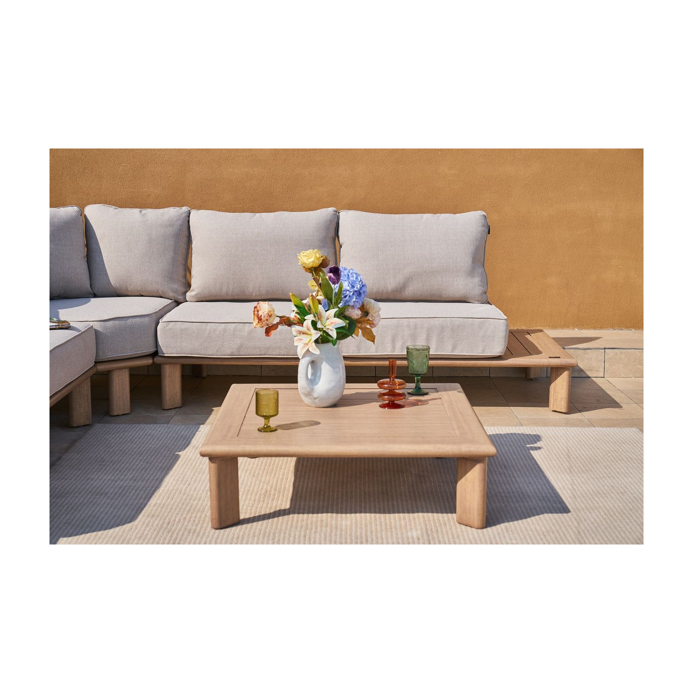 stolik z zestawu magellan caffe w aranżacji