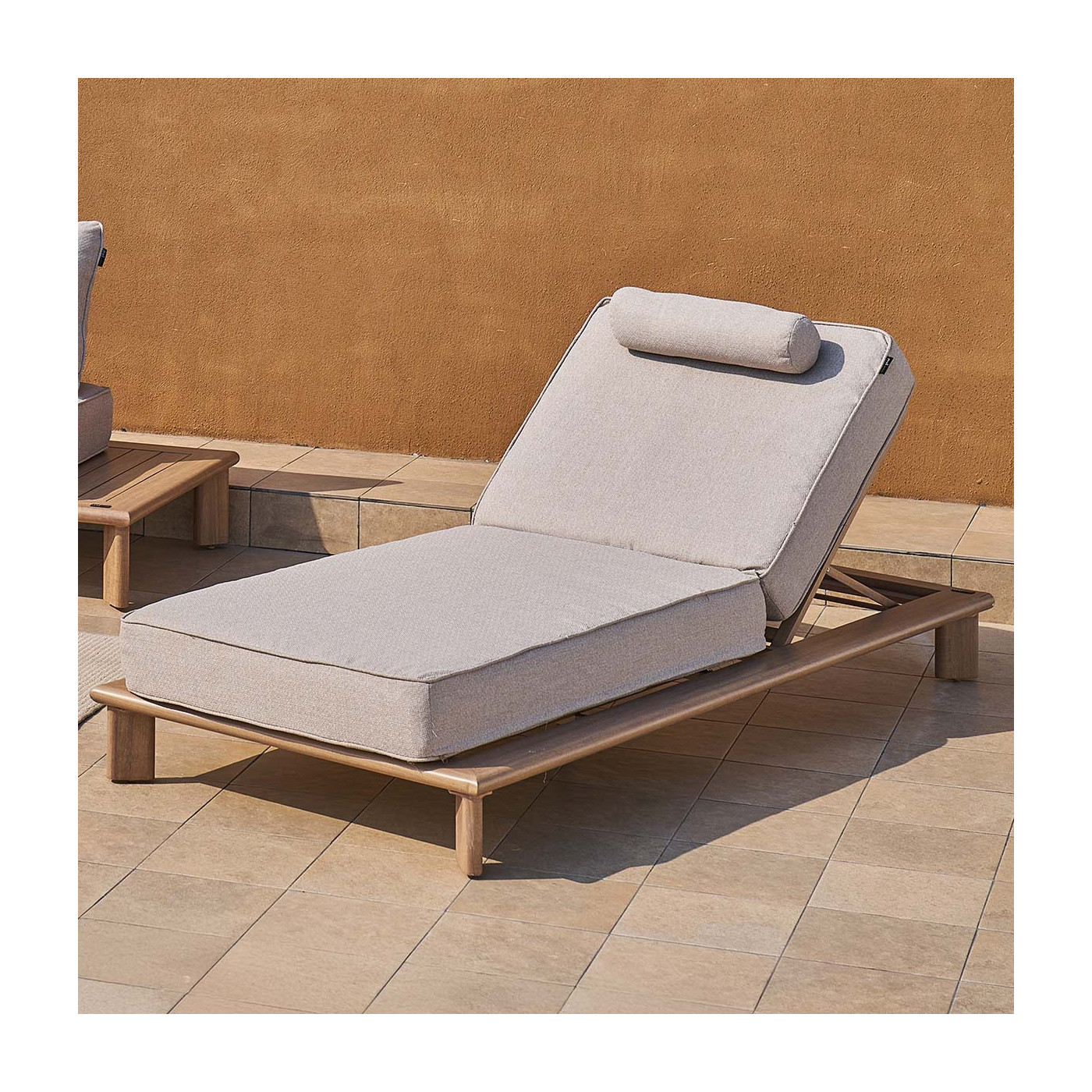 Szary leżak MAGELLAN Wood Look