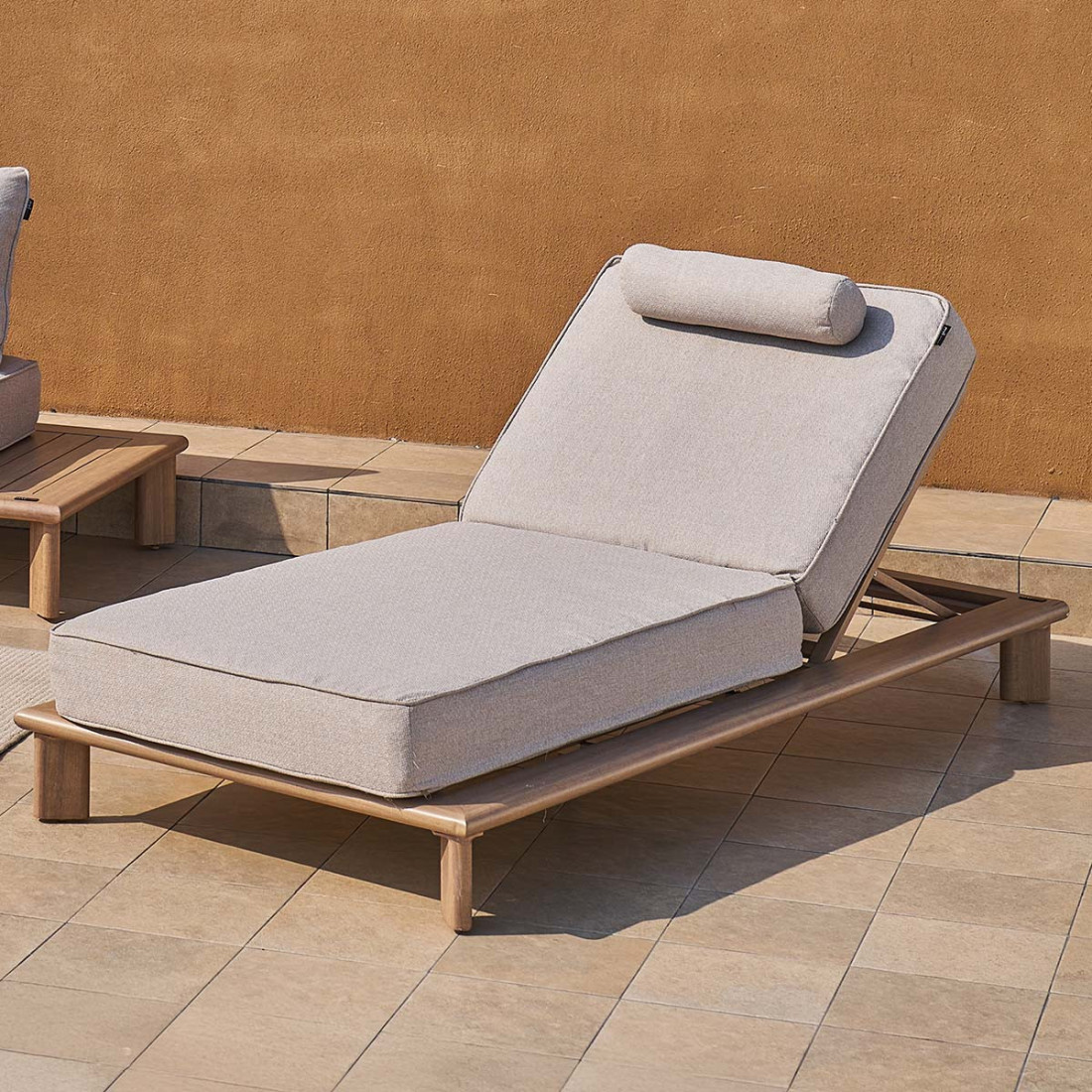 Szary leżak MAGELLAN Wood Look