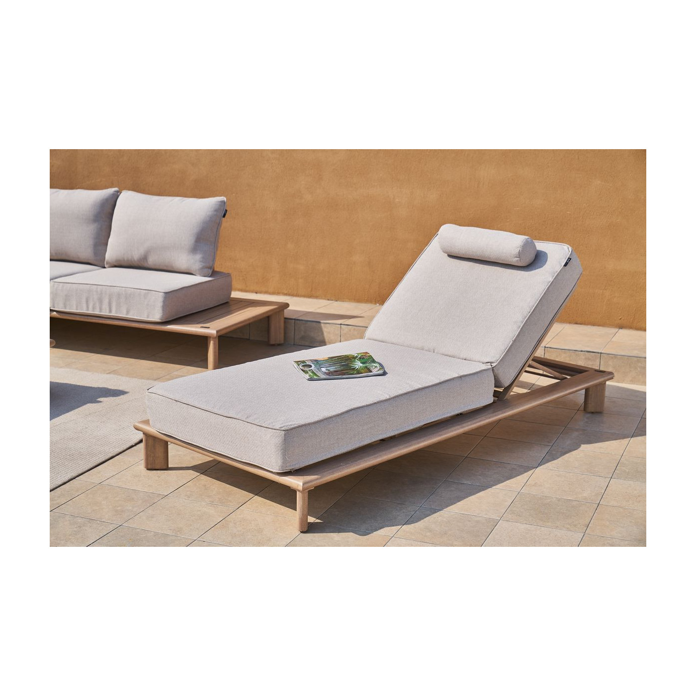 Stylowy leżak ogrodowy z poduszką magellan