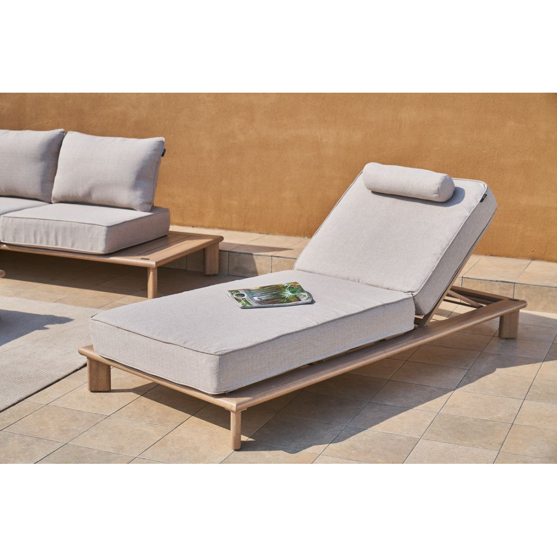 Stylowy leżak ogrodowy z poduszką magellan