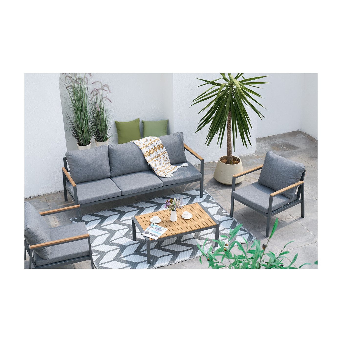 widok z góry na stylowy zestaw mebli na taras edison caffe