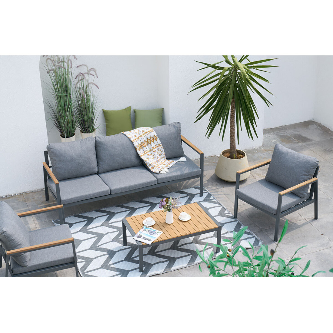 widok z góry na stylowy zestaw mebli na taras edison caffe