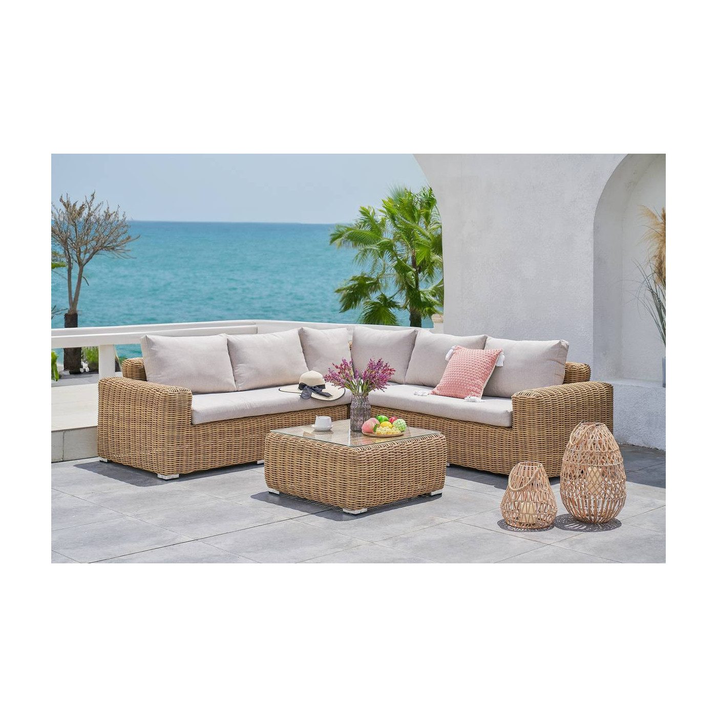 Aranżacja narożnika ogrodowego Jakarta na luksusowym tarasie na tle oceanu