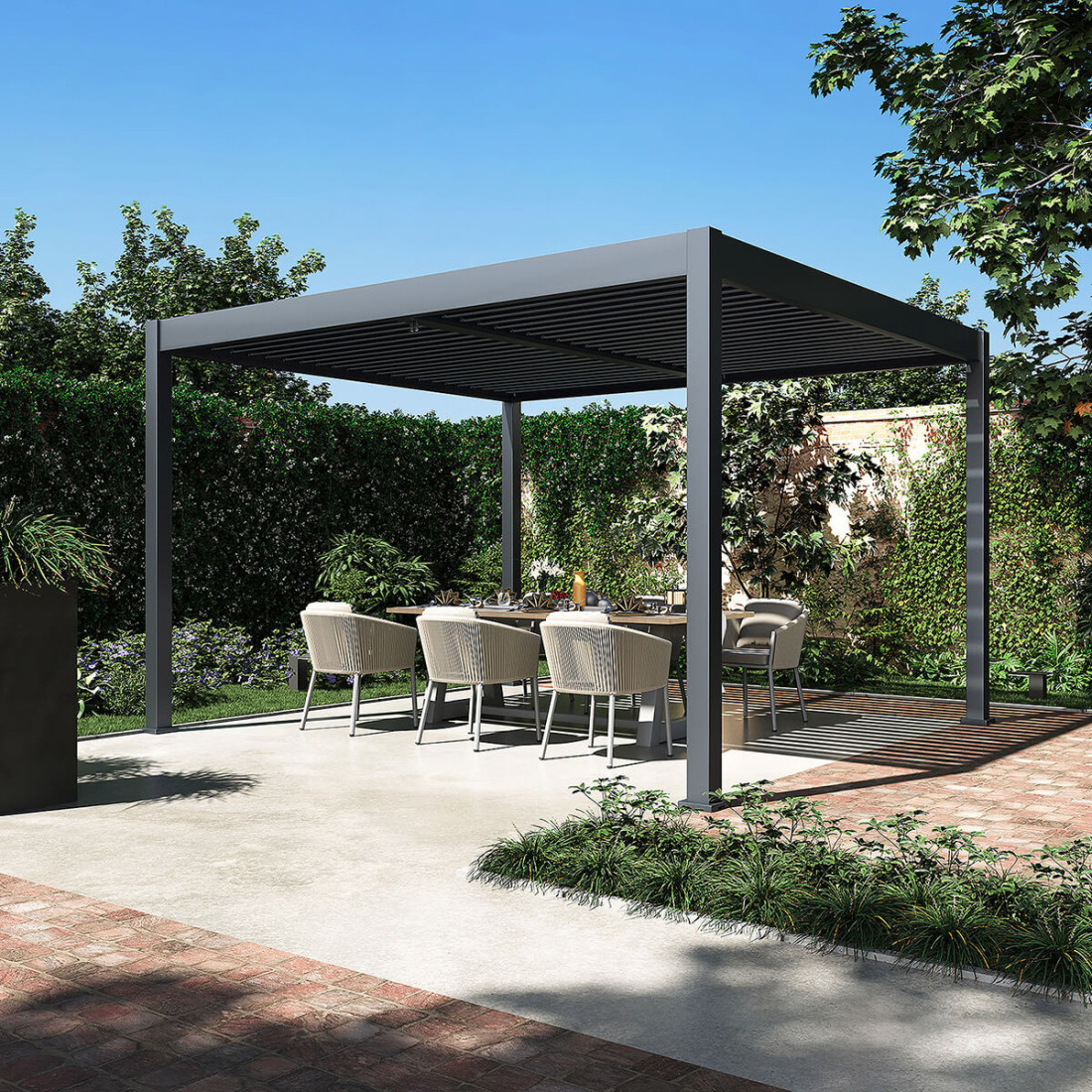 Pergola tarasowa ELEGANCE DUO 3.6x4 w kolorze antracytowym ustawiona w ogrodzie